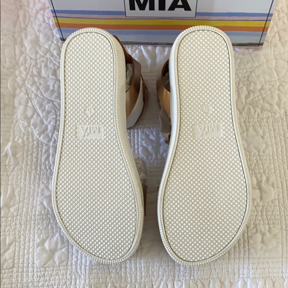 MIA Ellen Flatform Sandal (Little Kid & Big Kid) - Picture 7 of 12
